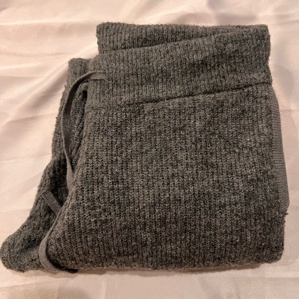 THICK Grey fuzzy joggers